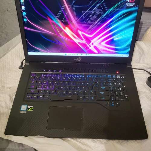 Asus strix 17 i7 8750h 16g ram 256m2 加1tb hd 1050ti gaming