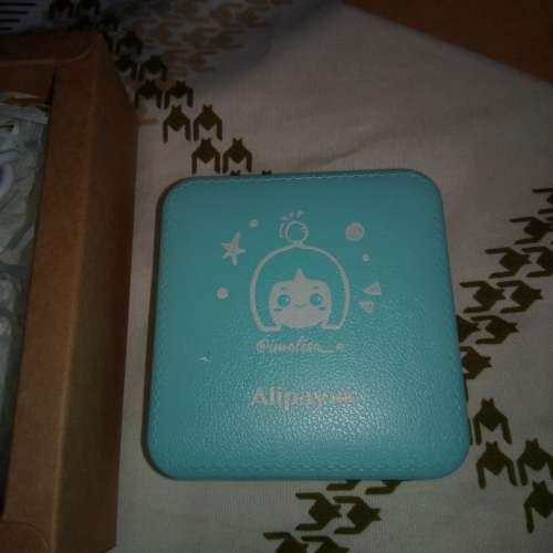 AliSa 限量版外置充電器一個