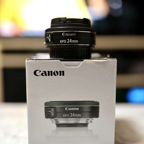 Canon EF-S 24mm f2.8 STM lens 98% new with Kenko MC UV filter