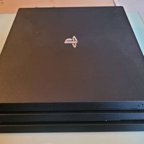 PS4 Pro 1TB ver 9.00 跟 4 Games