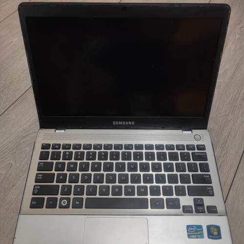 Samsung NP300U1A notebook computer