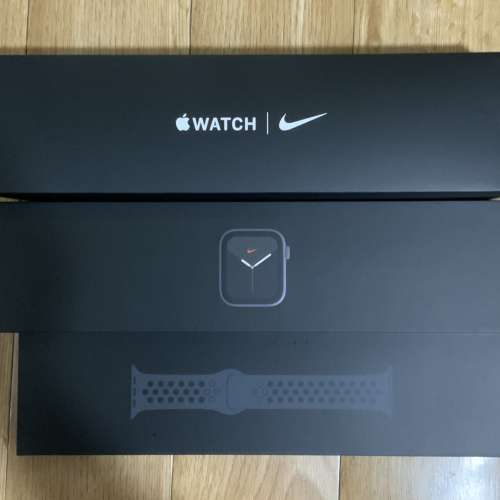 Apple Watch Series 5 Nike 44mm GPS + Cellular 太空灰
