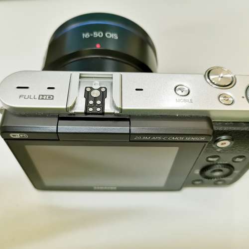 Samsung NX3000 (not Canon / Fujifilm / Sony / Nikon)