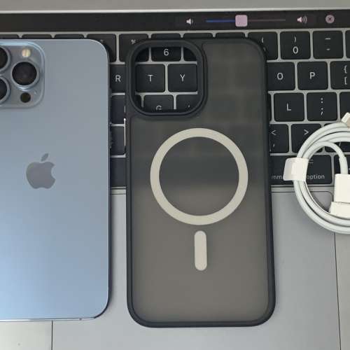 香港行貨 iPhone 13 Pro MAX 1TB 藍色、新淨，已貼玻璃貼、連機套、全新原廠 Light...