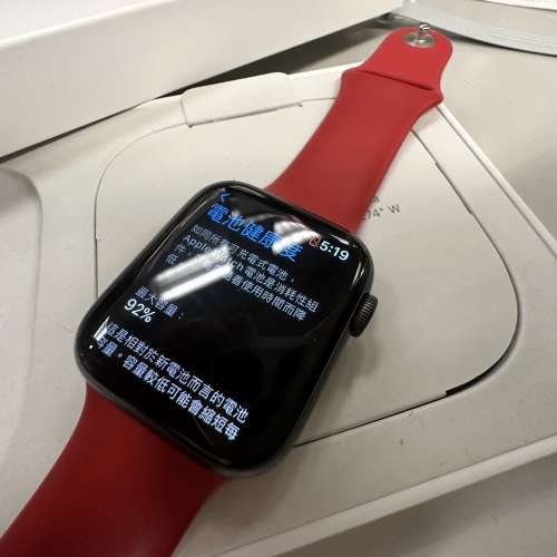 Apple Watch Series 4 cellular 版本灰色