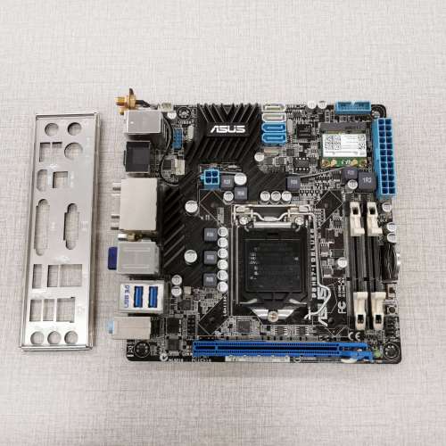 買賣全新及二手底板, 電腦 ASUS P8H67I DELUXE 1155 mini ITX 內有正版 windows 10 Pro