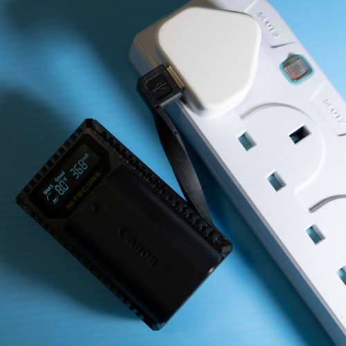 Canon LP-E6 原裝電池 + NITECORE UCN1 USB雙槽旅行充電器 100%功能正常