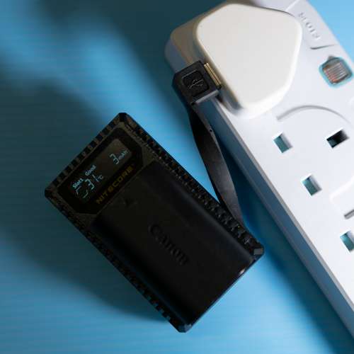 Canon LP-E6 原裝電池 + NITECORE UCN1 USB雙槽旅行充電器 100%功能正常