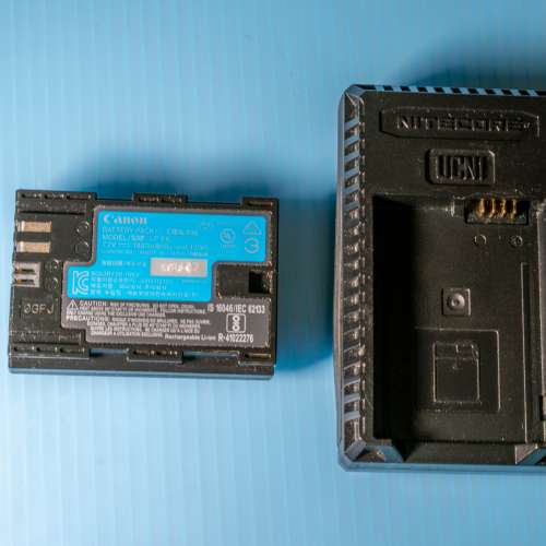 Canon LP-E6 原裝電池 + NITECORE UCN1 USB雙槽旅行充電器 100%功能正常