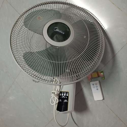 美的搖控掛牆風扇16
