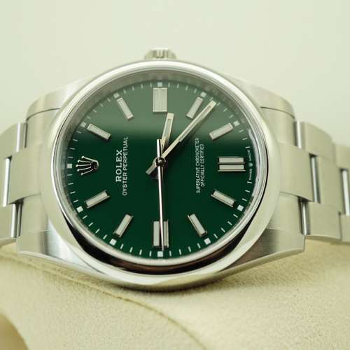 Rolex 124300 GREEN DIAL OYSTER PERPETUAL 41MM FULLSET  [2021 NFC Card]