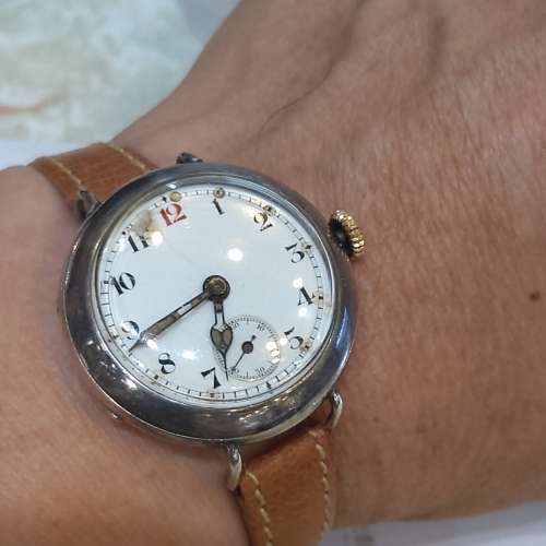 20年代產百年歷史Omega銀殼三開軍錶