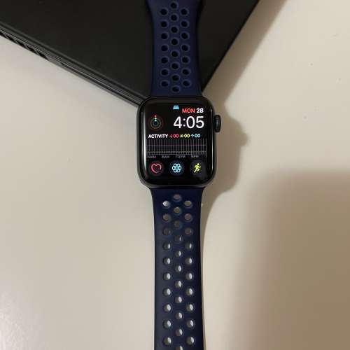 Apple Watch SE 40MM (GPS + 流動網絡) (附兩SET錶帶)