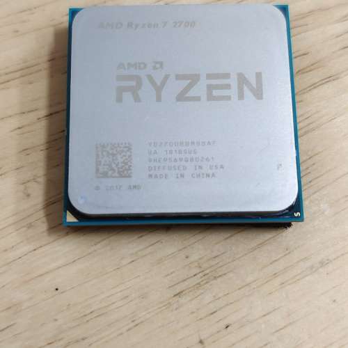 AMD Ryzen 2700 CPU 連原廠散熱器