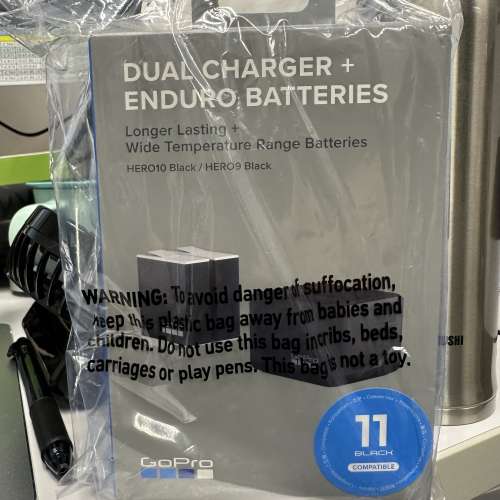全新未開GoPro Dual Battery Charger + Enduro Batteries