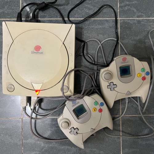 Sega Dreamcast 主機套裝 (兩個原裝手掣，兩張save card, 3隻game, Av 線，火牛)