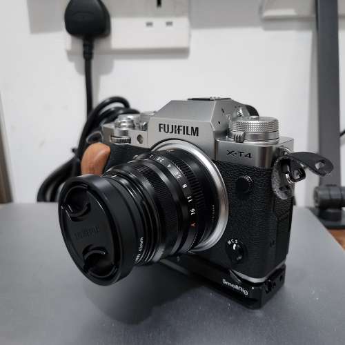 新淨少用有保 Fujifilm X-T4 無反 連XF35 F2鏡 XT4銀