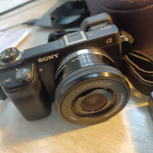 (九成新)Sony NEX-6 (nex6) 無反相機連 16-50mm 餅鏡 (not A6000 A6100 A6300 A6400)