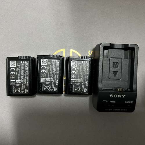 近全新原裝 Sony np-fw50電池x3 連原裝充電座