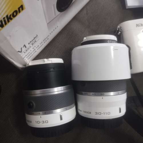 Nikon v1有三支鏡及閃燈