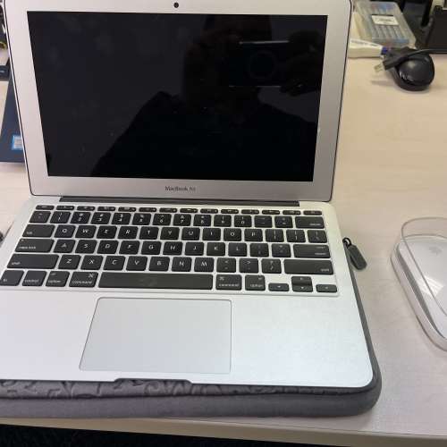 MacBook Air 11吋 2013 Version版 9成新 (Model No. A1465)