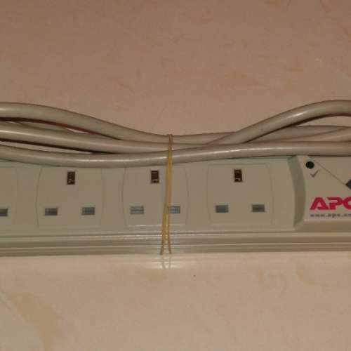 APC P4-UK 4位單ㄧ指示燈開關拖板 總長240cm