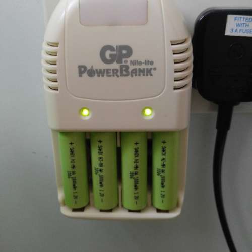 GP PowerBank Nite-lite GPPB11BS Ni-MH 電池充電器 可充 2A 3A 9V電池 亦可作夜燈
