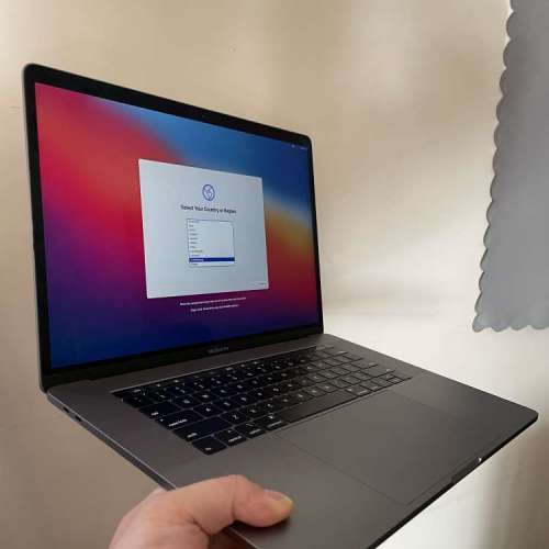2018 15' MacBook Pro 2.9GHz 6-core Intel Core i9 32gb Ram, 1TB SSD