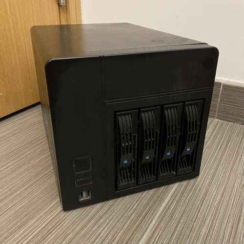 蝸牛星際 J1900 ITX 4bay NAS + 2* Toshiba 2TB HDD