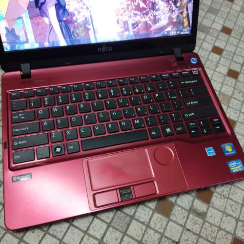 出售二手 Fujitsu SH572 Intel core i5 notebook