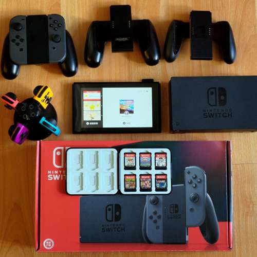 Nintendo Switch 大電版 行版 連 3對手柄及 6 Game 卡