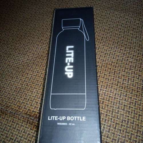 《哥斯拉大戰金剛》限量版發光水樽