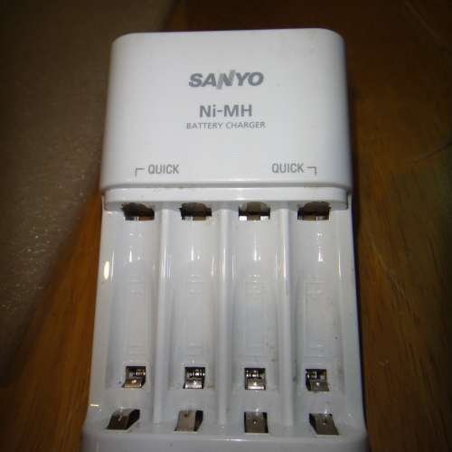 Sanyo 三洋 Ni-Mh 充電器 AAA  或  AA