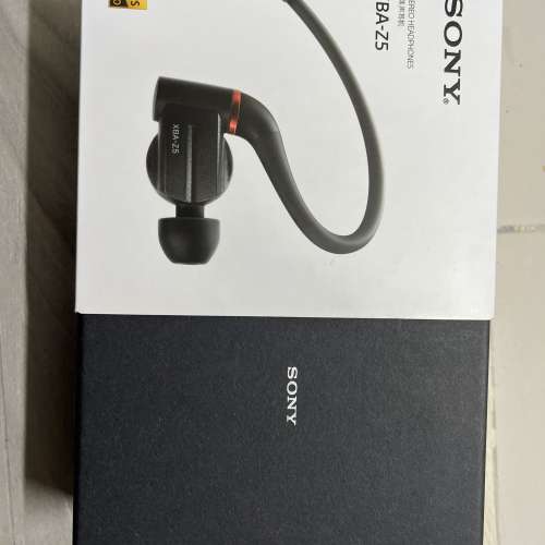 Sony XBA-Z5 耳機 有走漆，操作正常