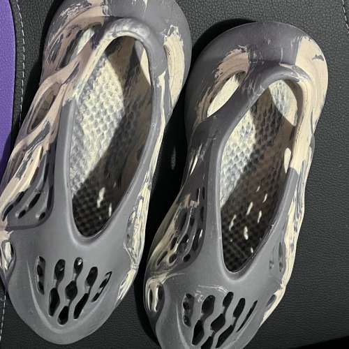 99new Adidas Foam Runner