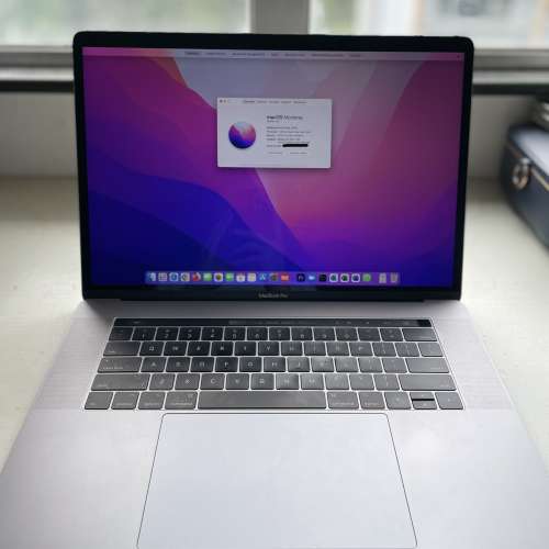 MacBook Pro (15-inch, 2017) i7 , 4-core, 16GB ram, 256GB, Graphics card: Radeon