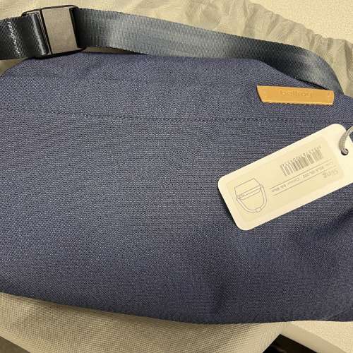 Bellroy 7L sling (Venture wave ink blue)