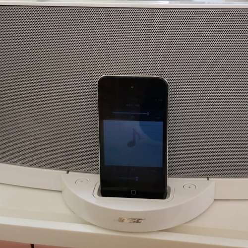 超9成5新白色Bose  sounddock 2 靚聲首選 有aux in 連接手機播歌 價錢吾包iPod