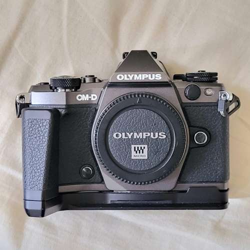 罕有 Olympus E-M5 Mark II Ti Limited Edition (em5 II, m43)