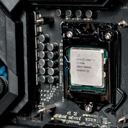 Intel Core i7-9700 處理器 ((12M 快取記憶體, 最高 4.70 GHz)) , 真八核