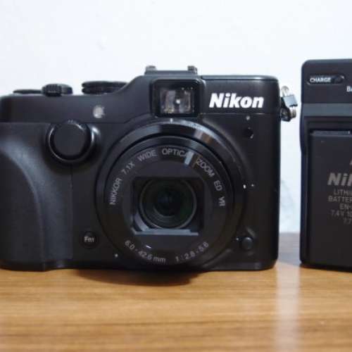 Nikon  P7100  CCD prosumer