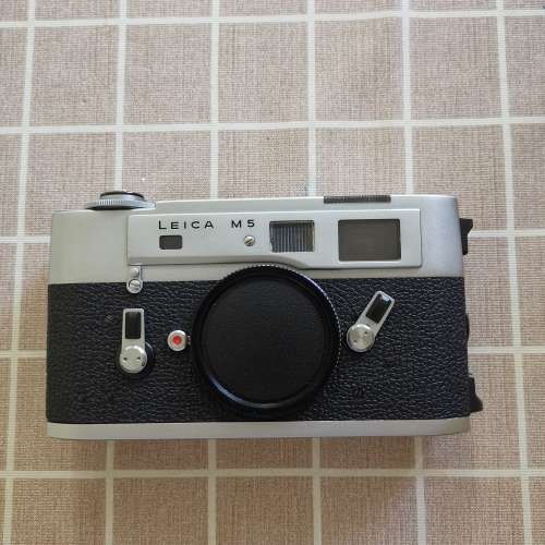 Leica M5 in silver color with many accessories