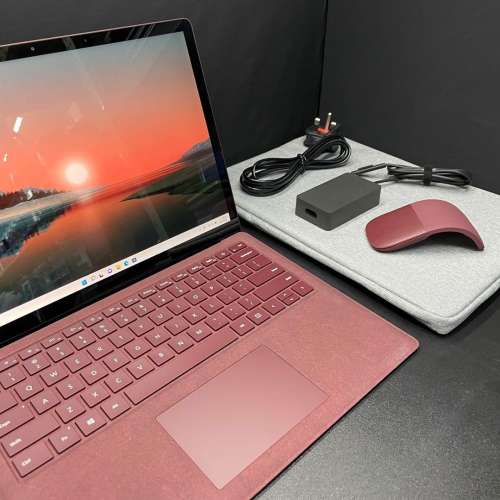 Surface Laptop 1st Gen ( i5-7200U/ 8GB RAM/ 256GB SSD/ 13.3吋)