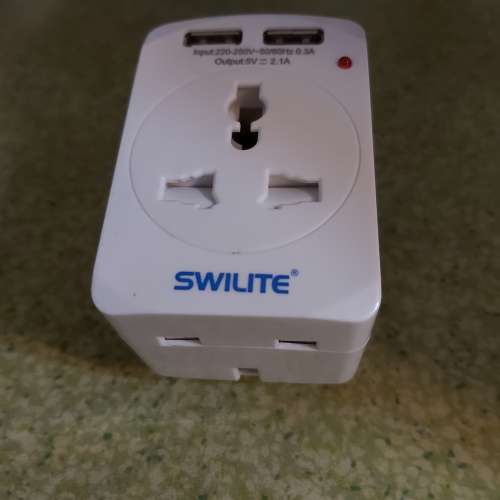 8 成新 SWILITE 2 個 USB插 和 3面3腳插蘇
