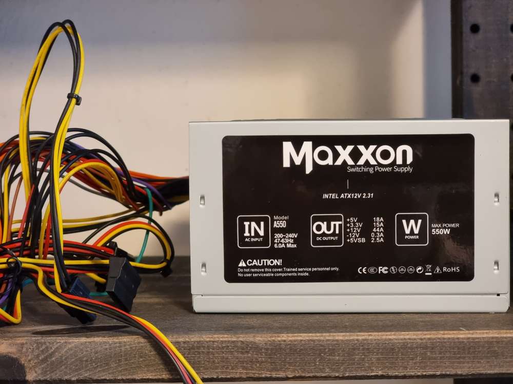 ATX電源 550W MaxCube ATX電源 550W MaxCube
