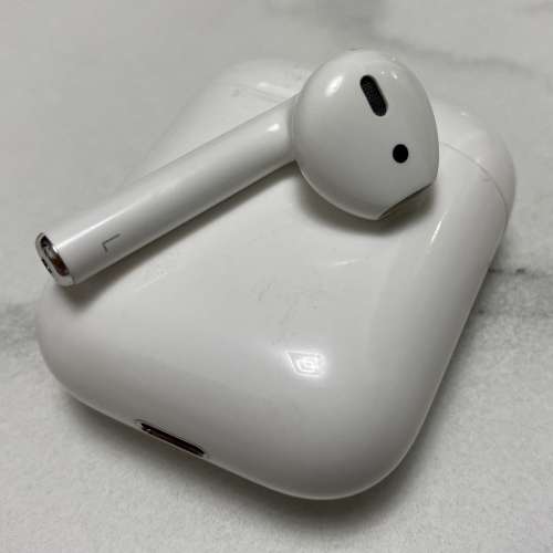AirPod2 (2nd generation) only L side with Charging Case 單一隻耳機連义電盒【原...
