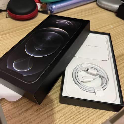 iPhone 12 Pro Max 256 (黑）齊全新配件連盒及防撞case 玻璃貼