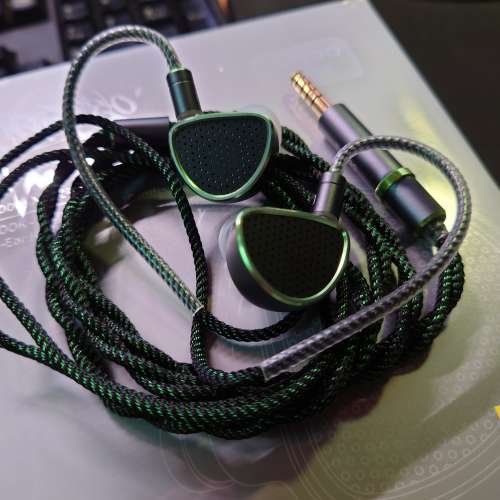 放 99.99%新 香港行貨 Raptgo Hook-X 綠魔 平板耳機 有保有單有盒齊件