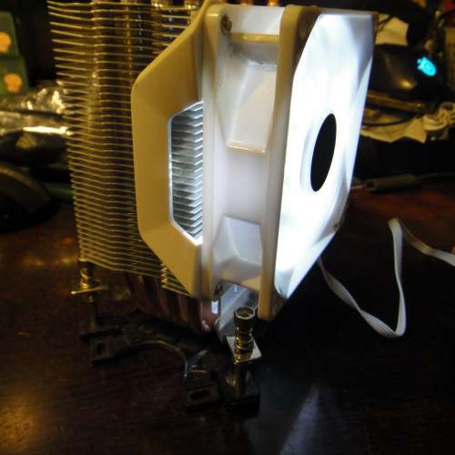 CoolerMaster CPU散熱器 白光