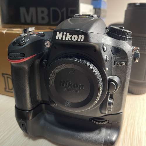 Nikon D7200 body  & MB-D15